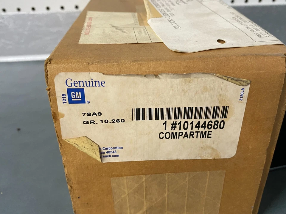 Оригинальная коробка отсека GM NOS 10144680 1990-1996 Oldsmobile Silhouette - Изображение 2 из 4