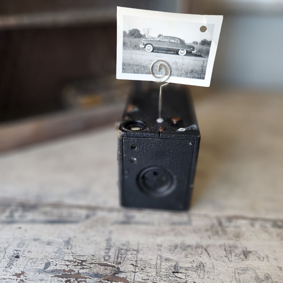 Vintage Box Camera Photo Holder: Unique Gift Event Decoration Piece
