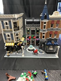 LEGO Assembly Square 10255 Preowned Disassembled Read Description