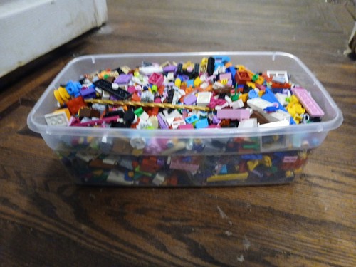 Bulk LEGO LOT! 4 pounds box of Bricks, parts, Pieces, Tires, Flowers B - Picture 13 of 14