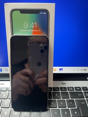 Apple iPhone X - 64GB - Silber (Ohne Simlock) plus Apple IPhone 6 - Silber