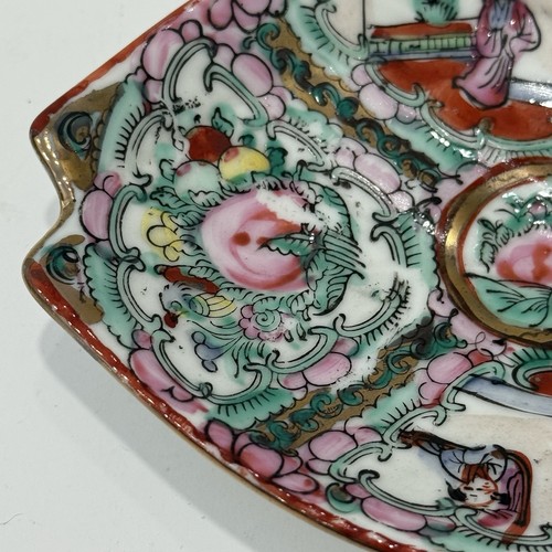 Vintage Chinese Famille Rose Medallion - Small Fish or Leaf Shaped Dish 6.5" - Picture 3 of 9