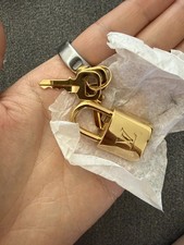 LOUIS VUITTON Schloss Hängeschloss Gold NEU ...