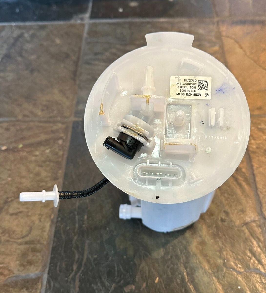 2022 MERCEDES C300 FUEL PUMP FEED UNIT, PART# 2064704401, GENUINE  