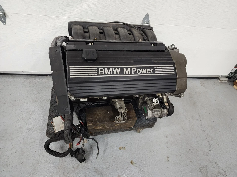 Motor BMW E36 M3 S50b30 de un 1995 E36 M3 con 140 k millas Foto 2 de 4