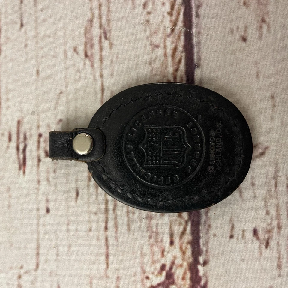 Chaveiro Vintage Oakland Las Vegas Raiders NFL Estanho/Couro Vintage SISKIYOU - Imagem 2 de 3