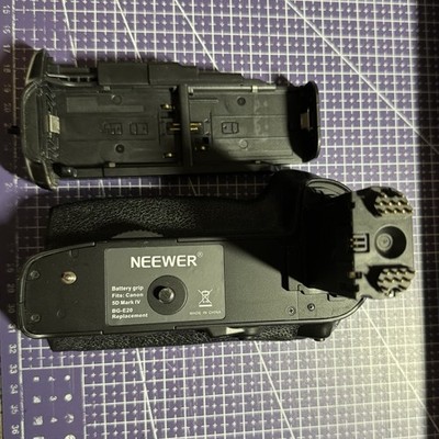 Neewer BG-E20 Battery Grip for Canon EOS 5D Mark IV