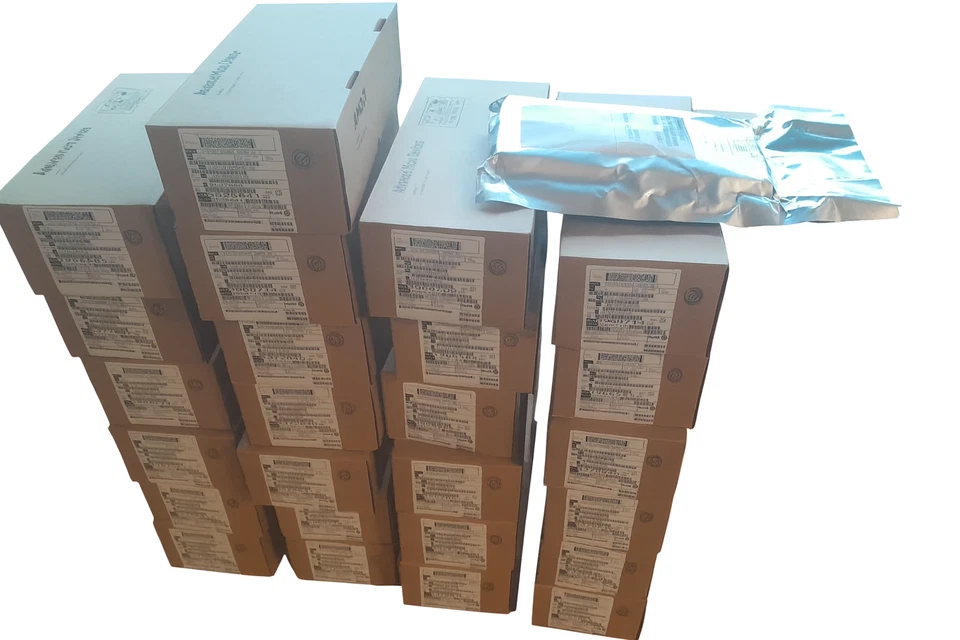 AMD EPYC ROME 7F32 OEM sbloccato 8C 3,7 GHz SP3 server CPU alta frequenza L3 128 MB - Immagine 3 di 4