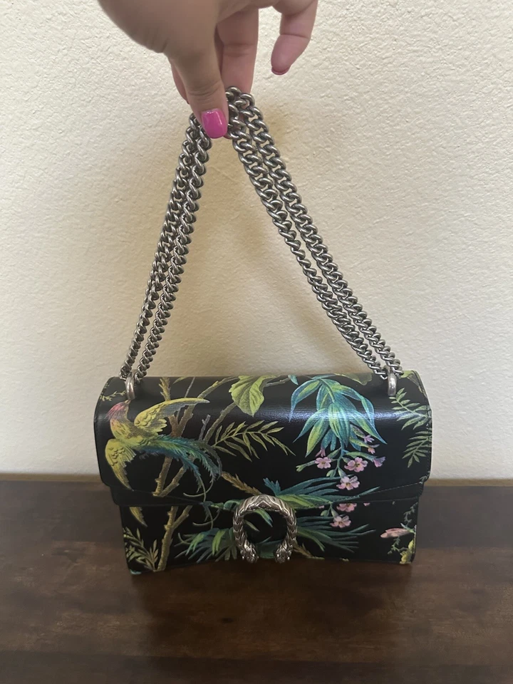 Bolso de Hombro Gucci Piel de Becerro Estampado Tropical Mediano Dioniso Negro y Multicolor Foto 3 de 4