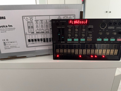 Korg volca fm Digital FM Desktop-Synthesizer 16 Tasten Sequenzer MIDI VOLCAFM