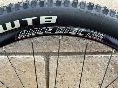 BONTRAGERRACE DISC TUBELESS 26インチホイール中古 Bontrager Race Disc Tubeless 26”front 6 Bolt Disc 100mm QR MTB