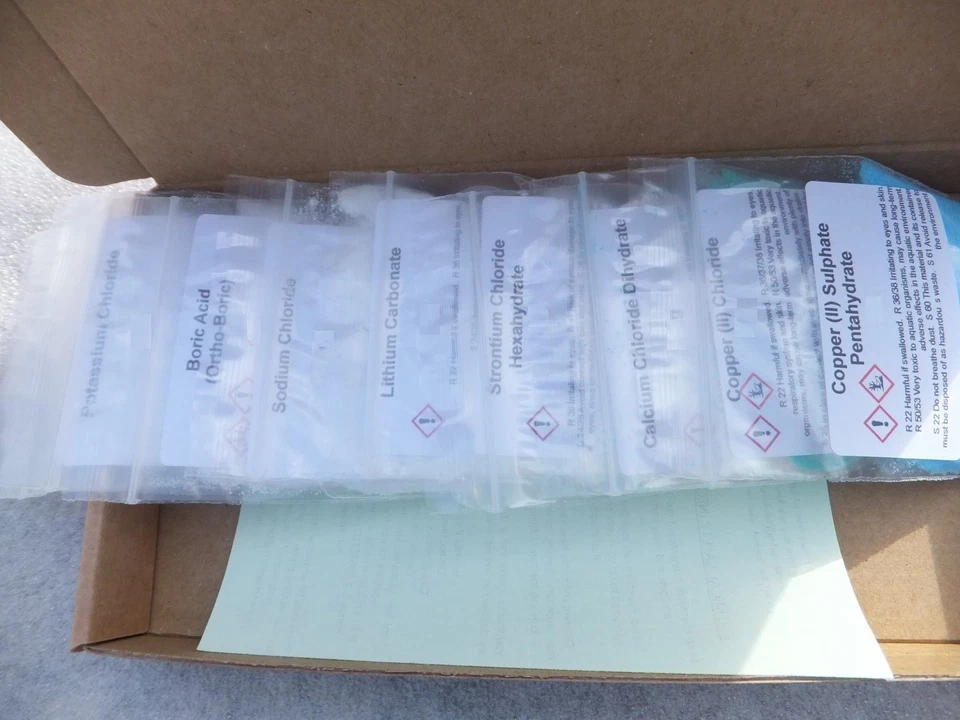 KITCHEN-CHEMISTRY Chemical Kit for Flame Colour Tests / Testing iGCSE Chemistry Experiments NEW