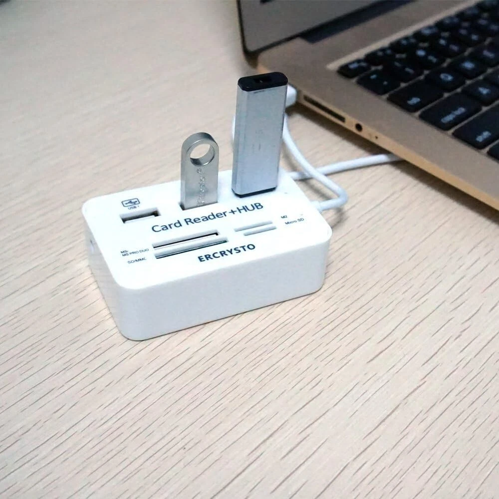 Compact White USB Hub & Card Reader - Plug & Play with Multi-Card Support