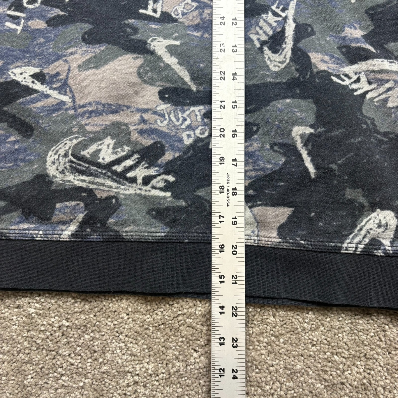 Nike Sweater Youth Boys XL Black Gray Camouflage Hoodie Pocket Hooded Sweatshirt thumbnail 9