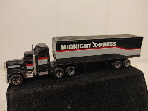 Vintage 1983 Matchbox Peterbilt Midnight X-Press Articulated Trailer &Truck 4.5”