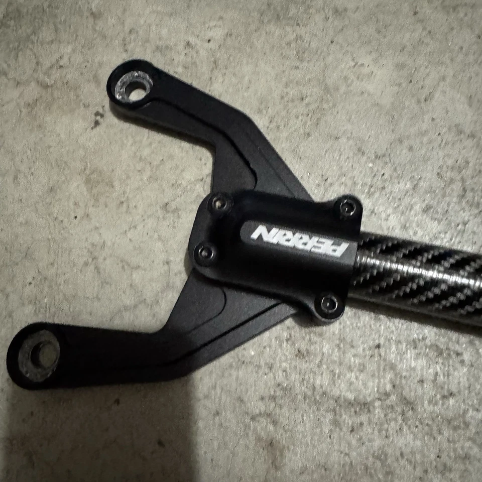 Soporte de barra de puntal trasero de fibra de carbono Perrin para 2013+ BRZ/FR-S/86/GR86  Foto 4 de 4