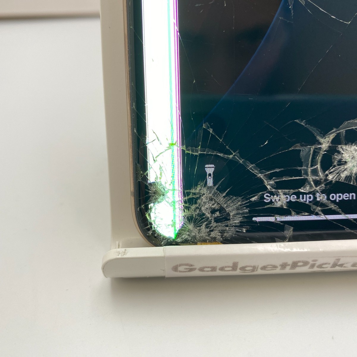 Apple iPhone XS Max - 64GB - Gold (Unlocked) - CRACKED SCREEN