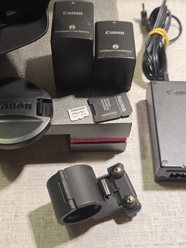 Canon XA25 HD Pro Camcorder + 2 Batteries, Accessories. Excellent Condition  - Image 3 of 4