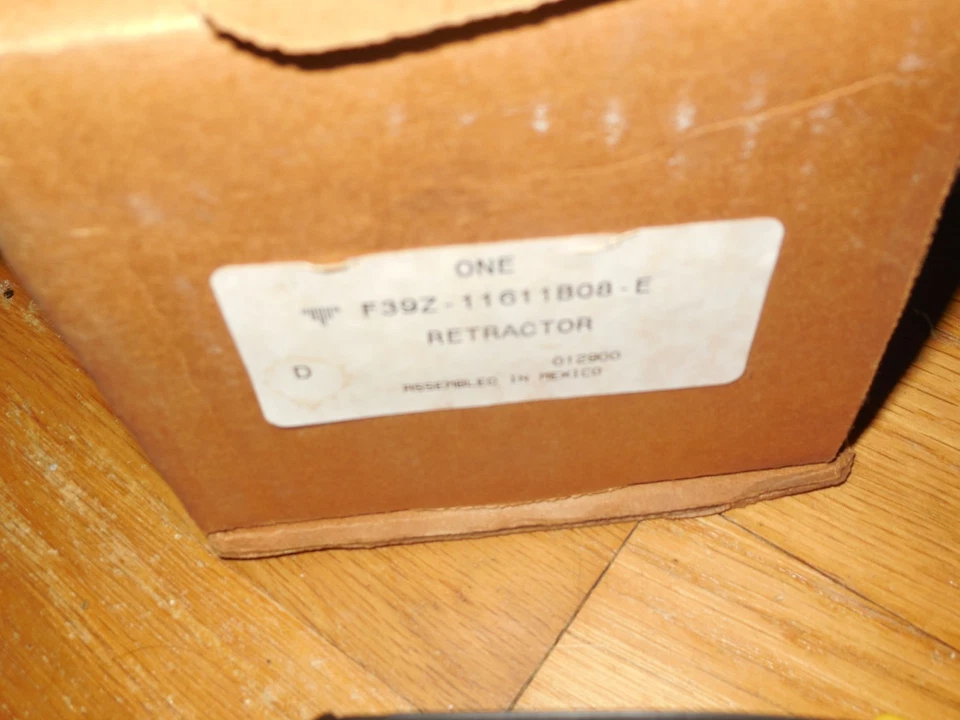 NOS 1993 1994 福特 Aerostar 前座皮带收回器 Asy 右握烟 F39Z-11611B08 — 第 3/3 张图片