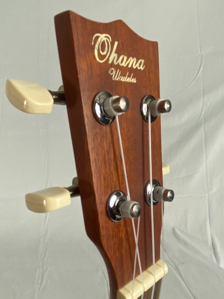 Ukelele soprano Ohana SK-10, caoba, con bolsa de concierto, ¡COMO NUEVO! Foto 3 de 4