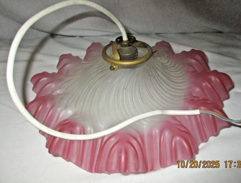 Suspension lampe verre opacifie juponné  rose douille griffe et cable - Photo 4/4