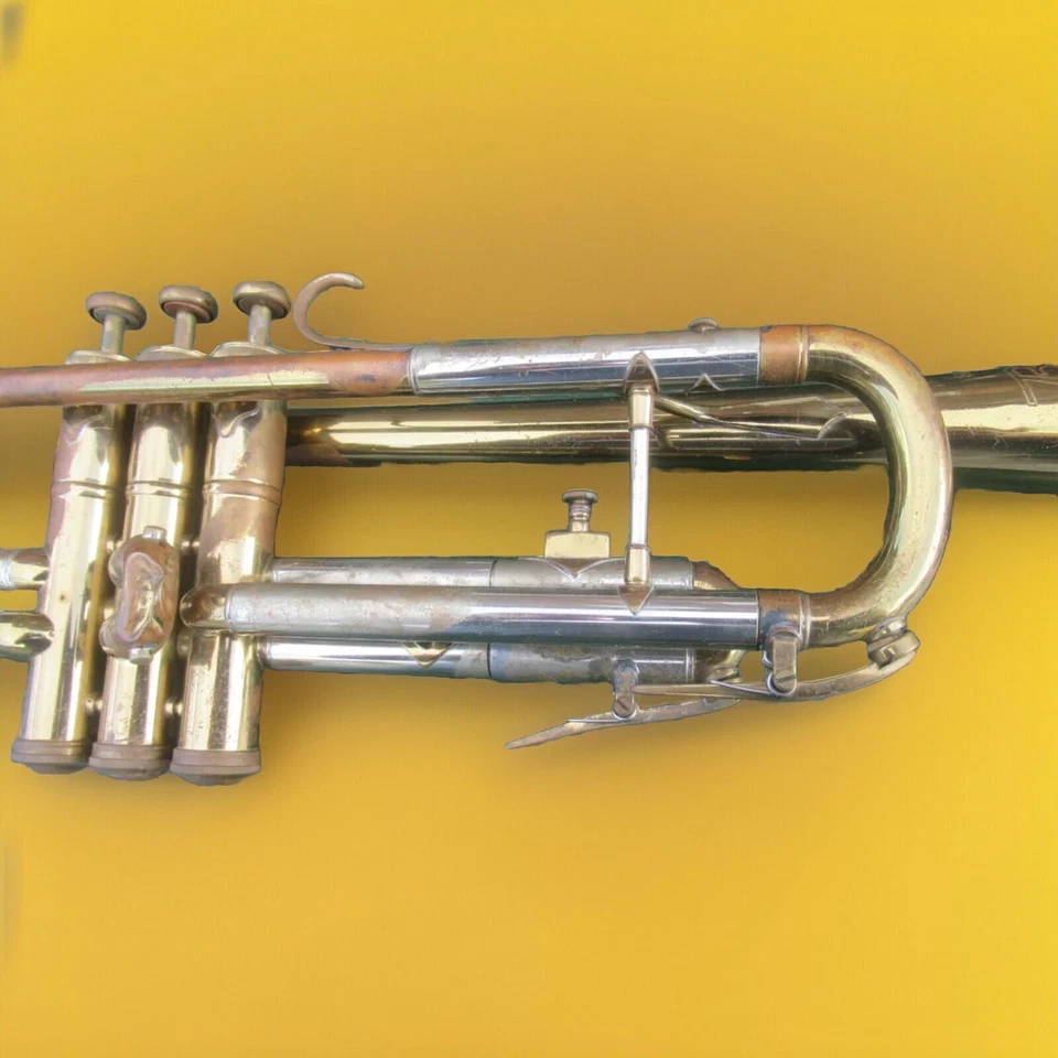 Trompeta vintage con estuche firmada BESSON 2-20 Foto 4 de 4