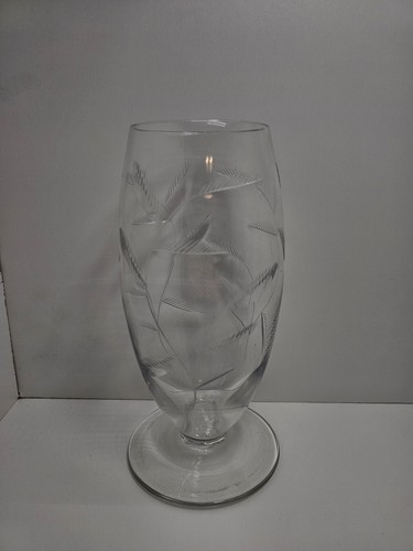 Vintage Crystal Clear Etched Stem Leaves Pattern Pedestal Vase 9.25" - Picture 2 of 10