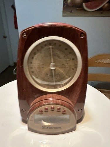 Emerson Alarm Clock Radio - Picture 3 of 10