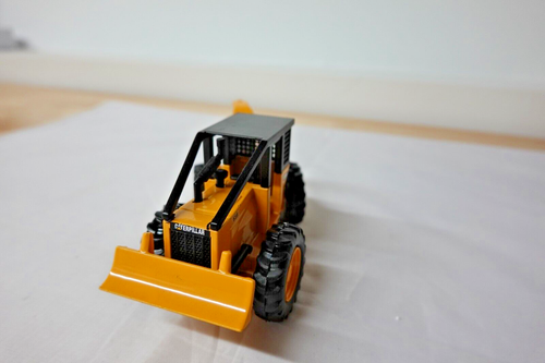 JOAL 226 CATERPILLAR 518 GRAPPLE SKIDDER 1:50 SCALE N.I.B. - Picture 3 of 13