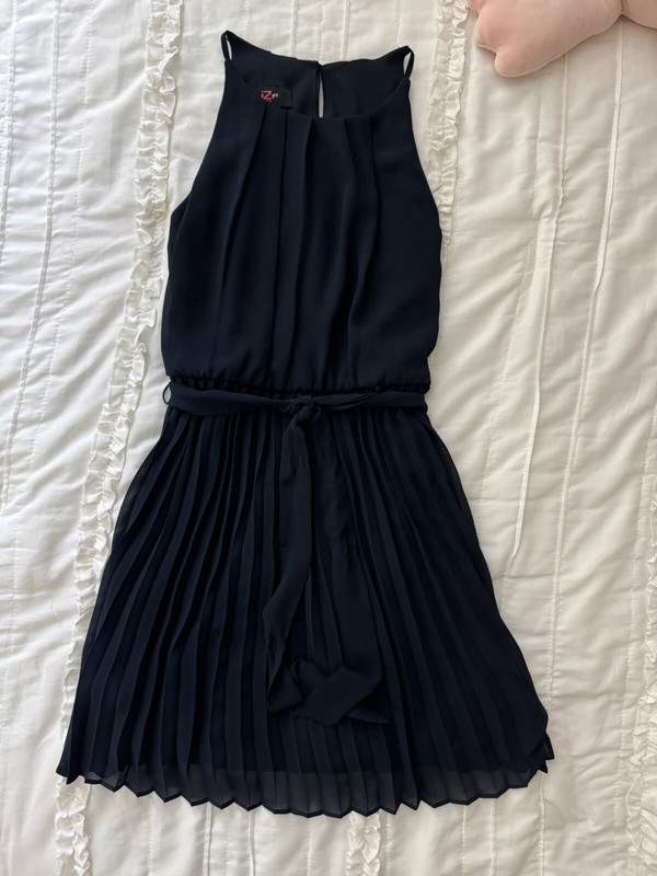 IZ Byer Girl Size 8 Navy Belted Sleeveless Dress EUC Pleated Lined