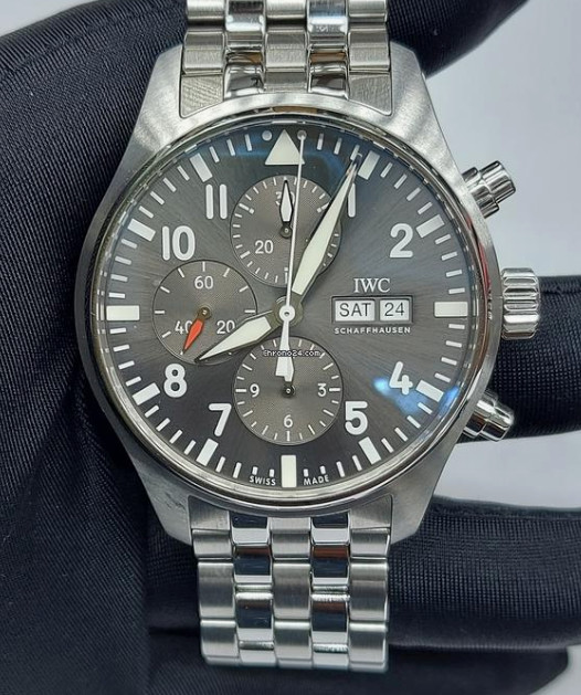 IWC Pilot Spitfire Chronograph 2020. unworn. B095… - image 1