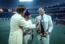 Baseball Commissioner Bowie Kuhn present the 1974 Major League Ba- 1974 Photo