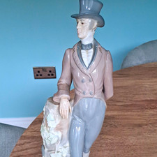 Authentic, retired Vintage Lladro Porcelain Figure Titled "Galante" Sold As Seen