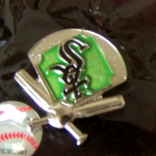 2013 Chicago White Sox green field pin with crossed bats and ball MLB free shipping
