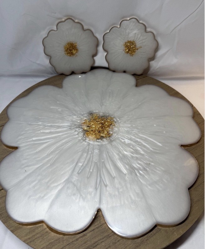 Flower Tray with 2 Coasters / Handmade / Resin / Mother Of Pearl & Gold Color
