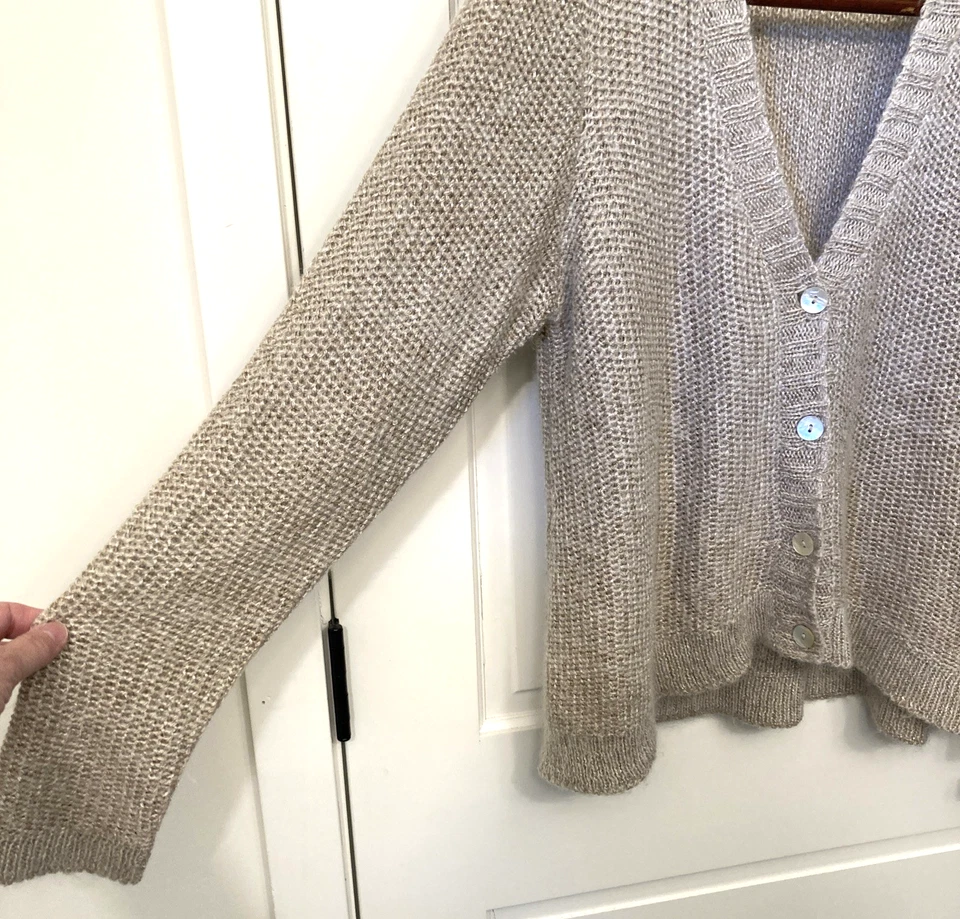 Cárdigan corto minimalista suéter Eileen Fisher M avena cuello en V mohair de lujo Foto 2 de 4