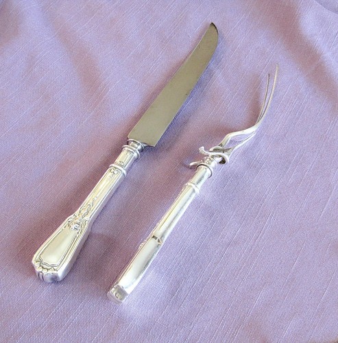 ELEGANT & ORNATE REED AND BARTON LOUIS XVI CARVING SET - FORK w/ STAND & KNIFE - Picture 9 of 11