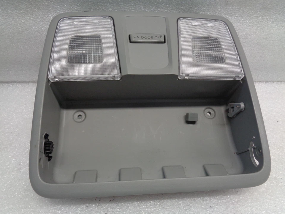 DK90135 2012-2017 HYUNDAI ACCENT UPPER OVERHEAD DOME LIGHT LAMP GRAY OEM - Image 2 of 4