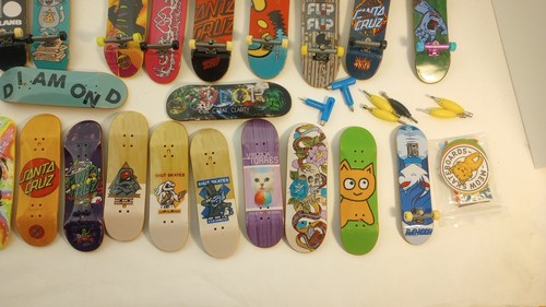 Tech Deck Mixed Lot 48 Boards 28 Complete Boards 20 Decks + Stickers and Extras - Picture 6 of 8