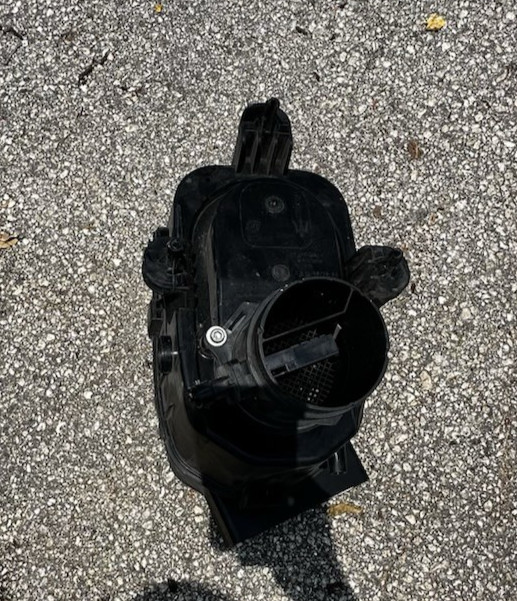  Maserati Ghibli Q4 Front Right Passenger Side Air Intake Cleaner Box Oem