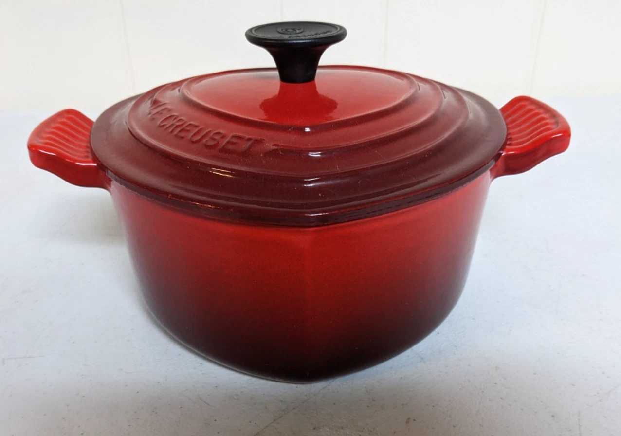 LE CREUSET Heart Shaped Cocotte Enamel Cast Iron Dutch Oven 2L Red