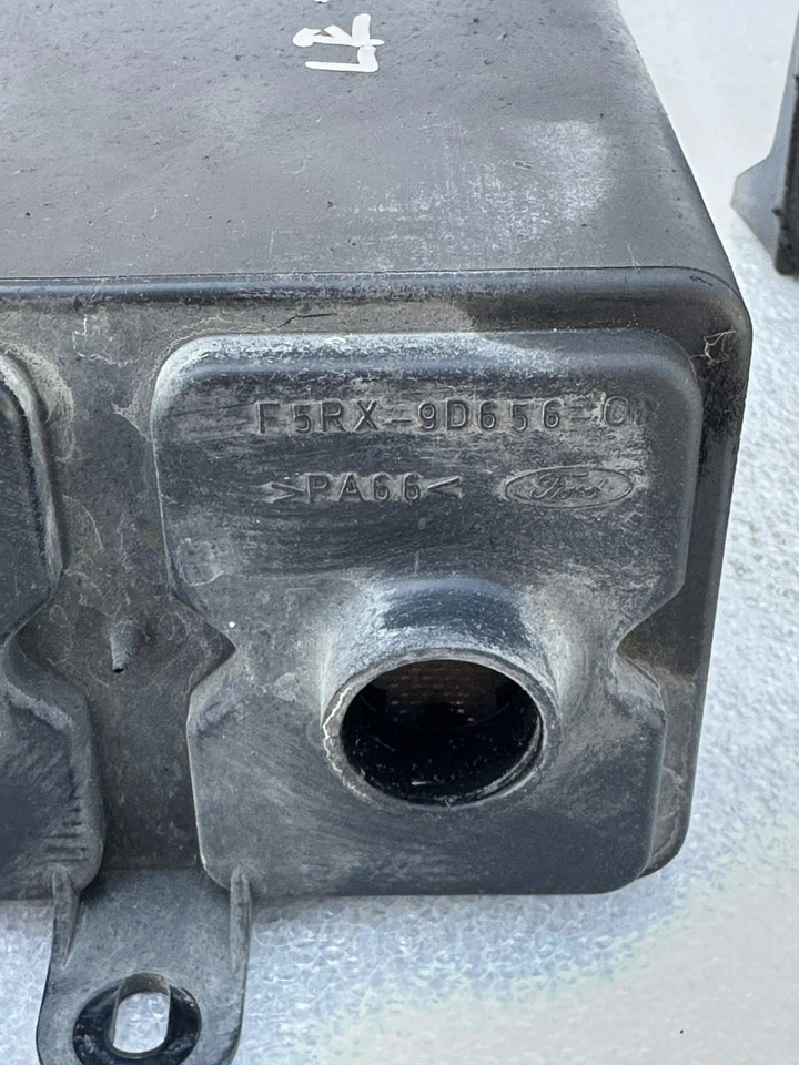 Jaguar XK8 2003 2004 2005 2006 par de botes de carbón de vapor de combustible Foto 4 de 4