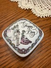 4- Franklin Porcelain Music Box Worlds Most Romantic Love Songs  1984 ( H 3 in ) — photo 3