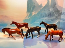 Lot 5 Vintage Metal Horses, 2 are Britains, 3 others Made in England