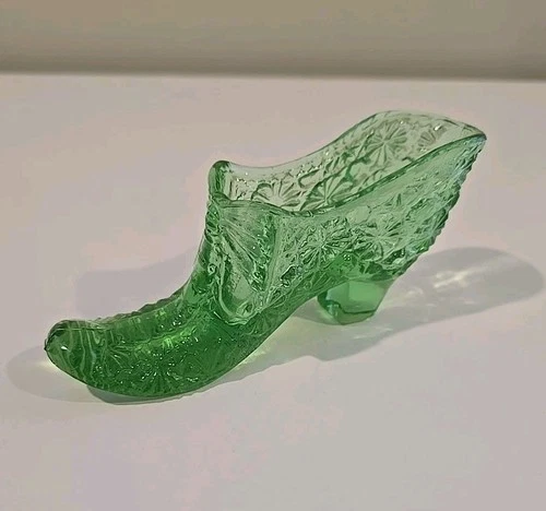Vintage Fenton Daisy And Button Emerald Green Glass 5" Shoe Slipper Glass Figure
