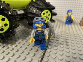 LEGO Power Miners Thunder Driller 8960 . 100% complete Vehicle & Minifigures