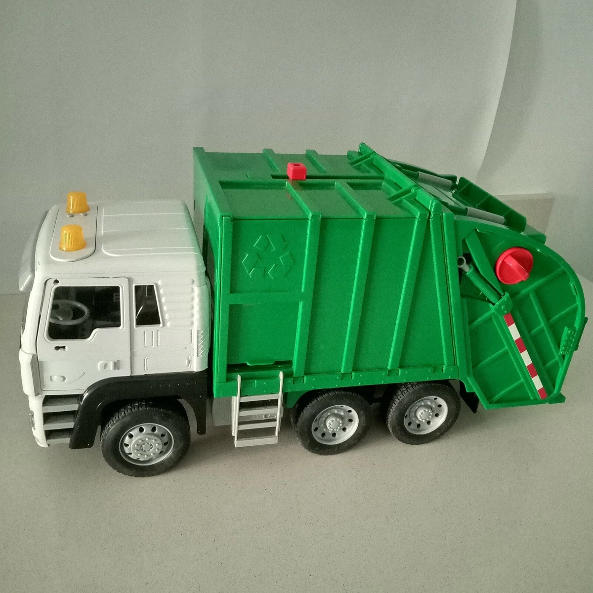 Battat driven recycling truck 2025