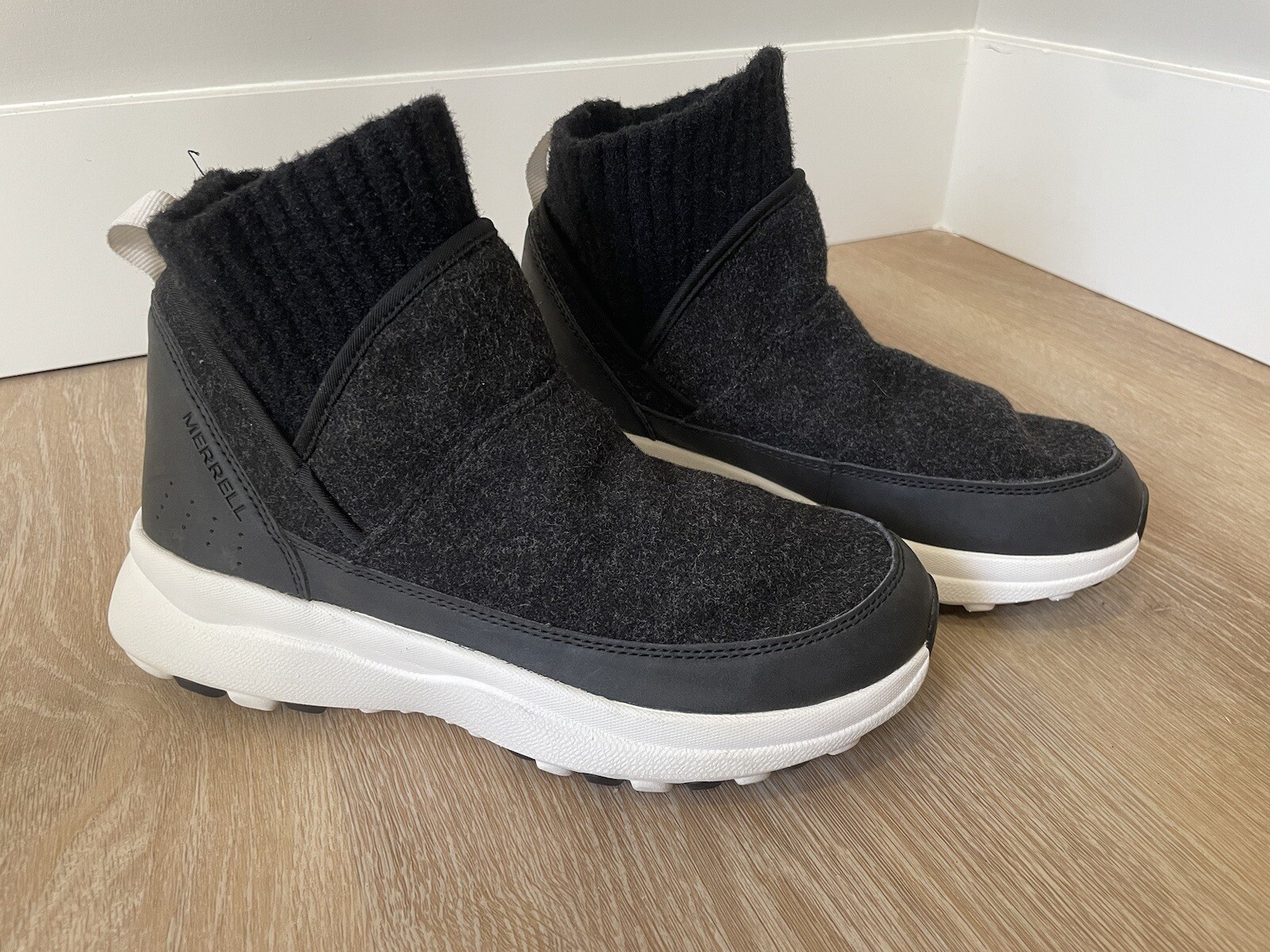 Merrell Donna Nero Pull On Boot Sneaker 8.5 Pile Accogliente Facile Isolante *LEGGI*