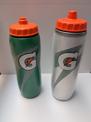 Set Of 2 Official Gatorade 32 fl oz Squeeze Water Bottles Sports Drink Insulated