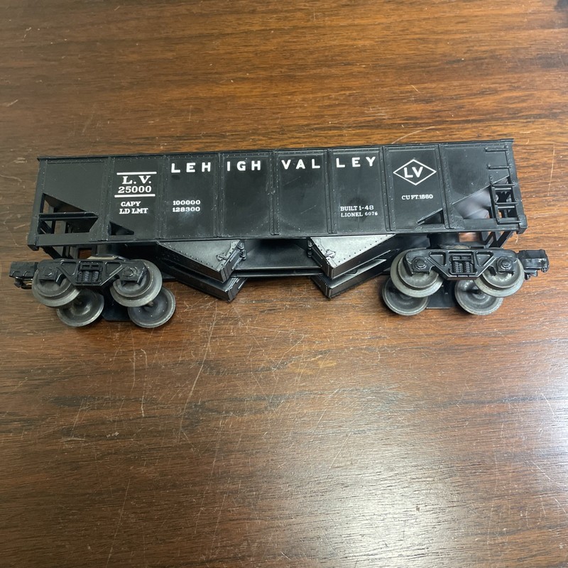 Lionel 6076 Lehigh Valley 2 Bay Hopper Car in Black 1960's O-Gauge